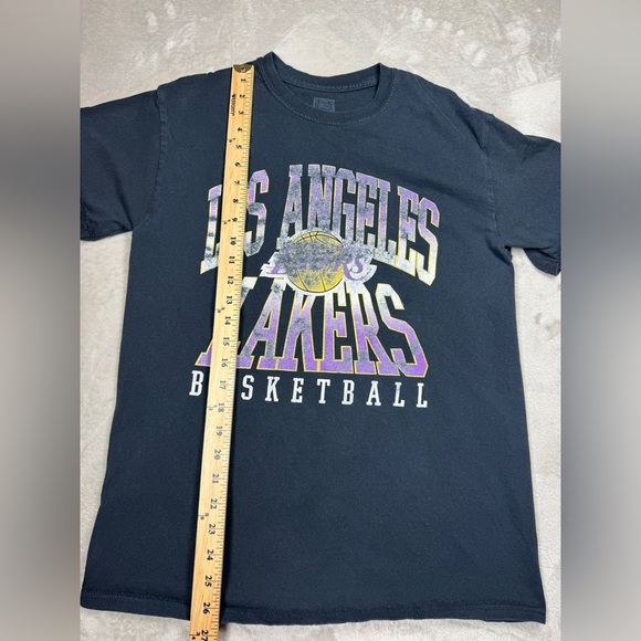 Los Angeles Lakers Ultra Game Black 100% Cotton Faded Boys T-Shirt Medium - Picture 5 of 11